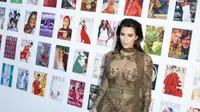Terekam di Snapchat, Kim Kardashian Kagumi Bentuk Payudaranya 