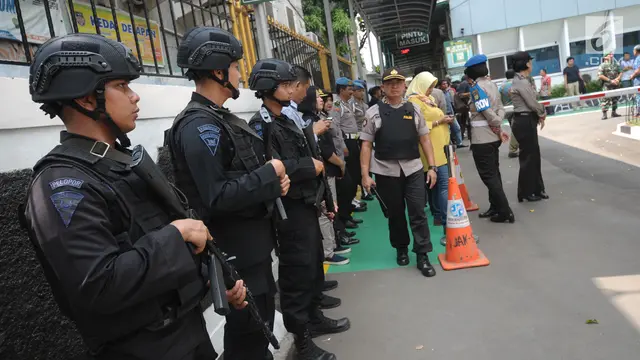 Petugas Jaga Ketat Sidang Tuntutan Aman Abdurrahman