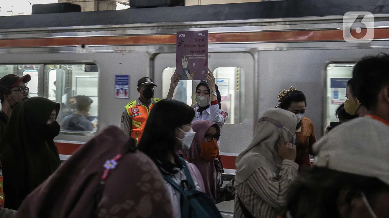 Peringati Hari Ibu, KAI Kampanye Stop Pelecehan Seksual di KRL