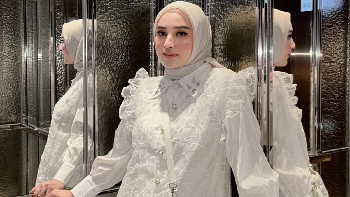 6 Gamis ala Dinan Fajrina Istri Doni Salmanan, Sederhana tapi Tetap Kekinian