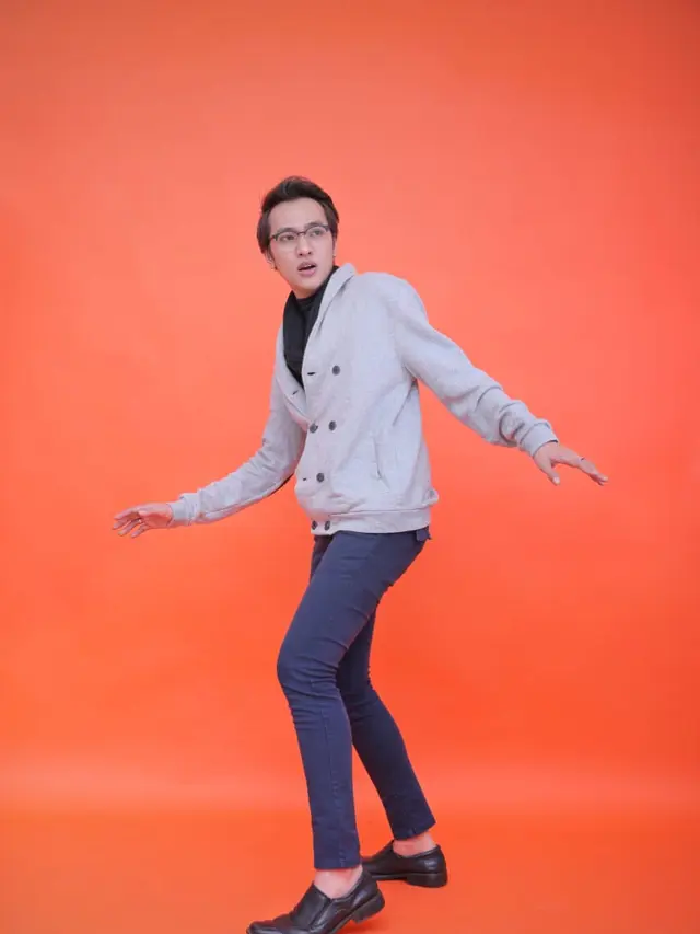 Ryan D'Angga merupakan jebolah Indonesian Idol tahun 2014.