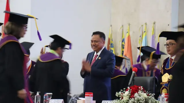 Olly Dondokambey Terharu Pemberian Gelar Doktor dari Unsrat