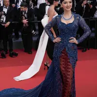 Intip detail kebaya biru Raline Shah yang jadi perhatian dunia (dok. istimewa)