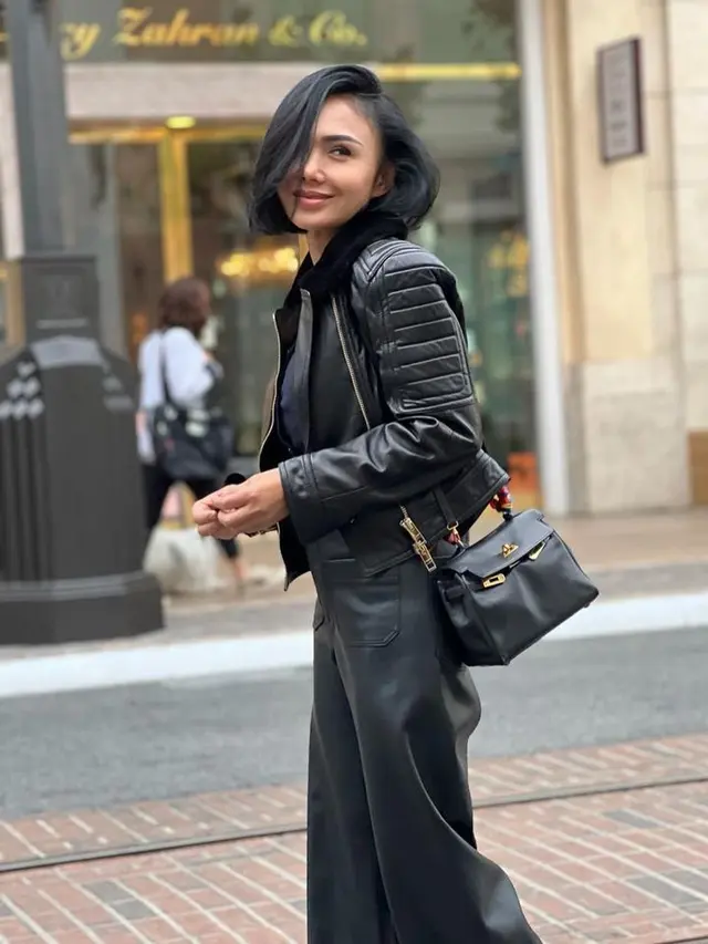 8 Gaya Awet Muda Yuni Shara yang Makin Fashionable di Usia 50an Tahun