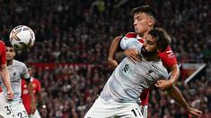 Bek Manchester United, Lisandro Martinez sukses memainkan perannya saat melawan Liverpool dalam pekan ke-3 Premier League 2022/2023 di Old Trafford. (AFP/Paul Ellis)