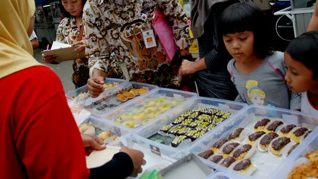 Berhati hatilah anda dalam membeli makanan untuk berbuka puasa disejumlah tempat di Sleman, Yogyakarta ditemukan mie yang mengandung Formalin dan Boraks.