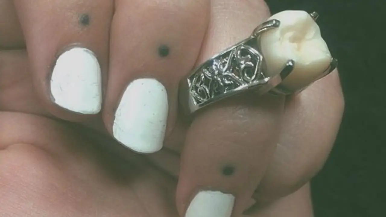 cincin tunangan dari gigi