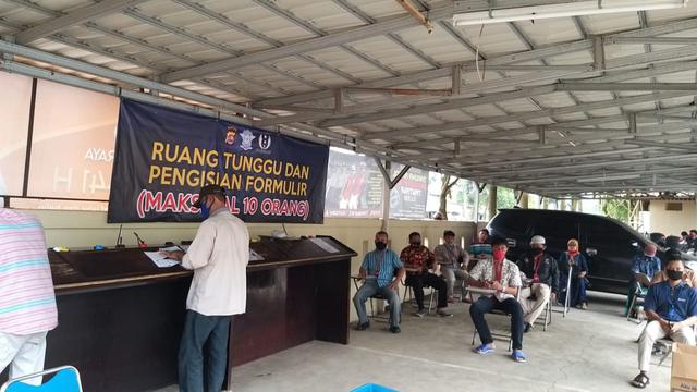 Layanan SIM di Satlantas Polres Kota (Polresta) Tangerang. (Liputan6.com/Pramita Tristiawati)