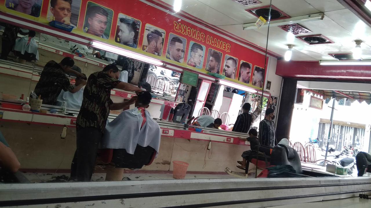Toko barber di bilangan Peunayong, Kota Madya Banda Aceh (Liputan6.com/Rino Abonita)