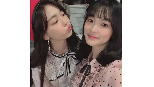 Momen Manis Pemain Extraordinary You di Luar Syuting (sumber: instagram/mbcdrama_now)