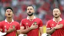 <p>Pemain Timnas Indonesia, Jordi Amat (tengah) menyanyikan lagu Indonesia Raya sebelum pertandingan melawan Timnas Kamboja dalam&nbsp;laga grup A Piala AFF 2022 yang berlangsung di Grup A Piala AFF 2022 di Stadion Utama Gelora Bung Karno, (SUGBK), Jumat (23/12/2022). (Bola.com/Bagaskara Lazuardi)</p>