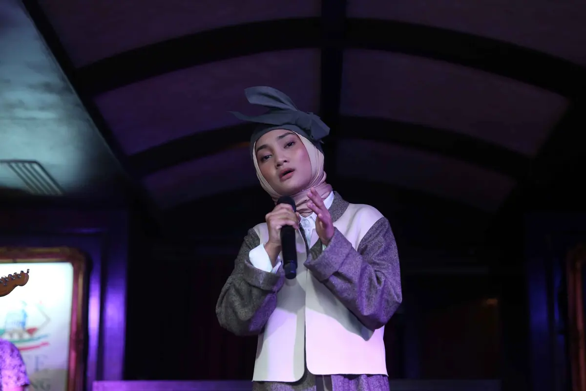 [Bintang] Jelang Ramadan, Fatin Shidqia Daur Ulang Lagu Chrisye