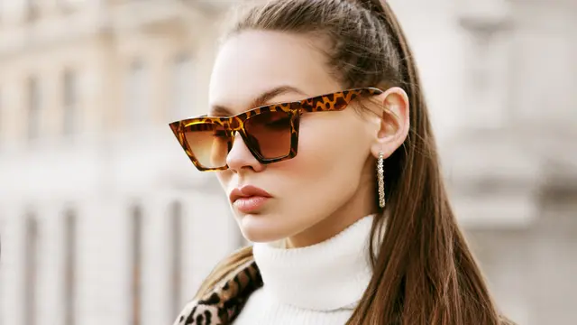 Beauty Hacks agar Rambut Bebas Lepek Saat Sering Beraktivitas Naik Motor