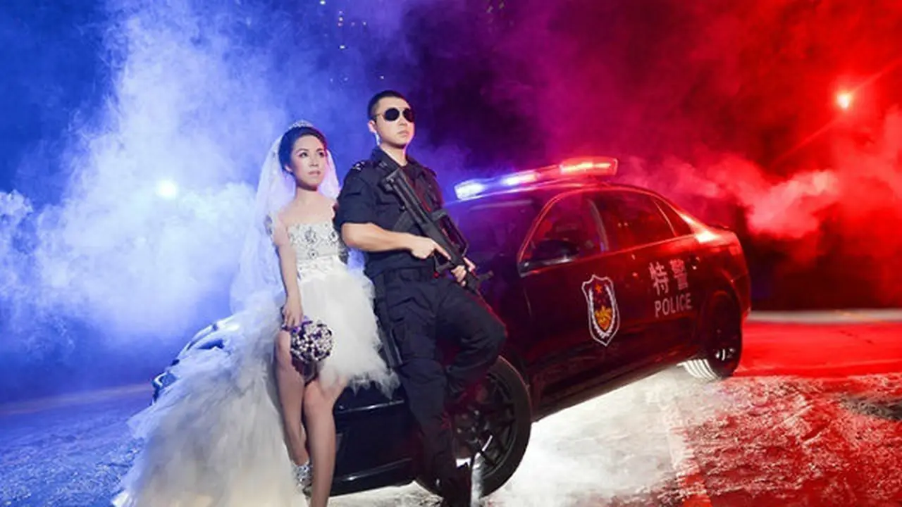 Kerennya Foto Prewedding ala Anggota Kepolisian Tiongkok