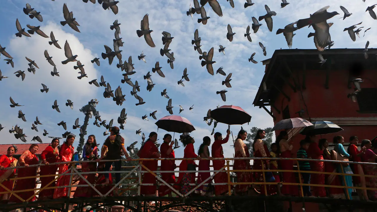 Wanita Hindu Nepal Merahkan Festival Teej