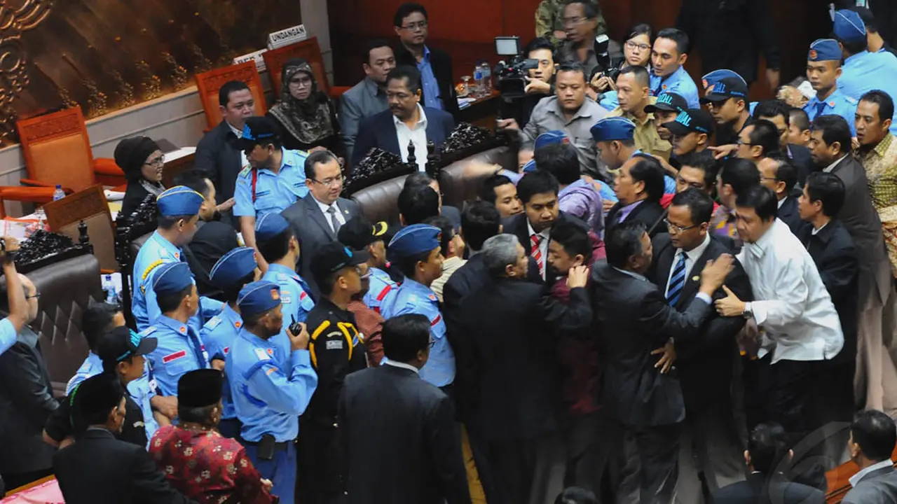 Ricuh, Pimpinan Rapat Paripurna RUU Pilkada 'Dikeroyok'
