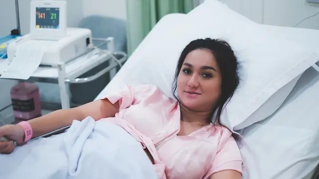 Melahirkan Bayi Laki-Laki, Ini 6 Momen Bahagia Persalinan Istri Andrew Andika