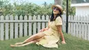 Nindy Ayunda terbilang aktif mengunggah gaya OOTD di akun Instagram. Penampilannya saat menggunakan busana serba kuning serta topi senada ini pun tak lepas dari perhatian netizen. (Liputan6.com/IG/@nindyayunda)