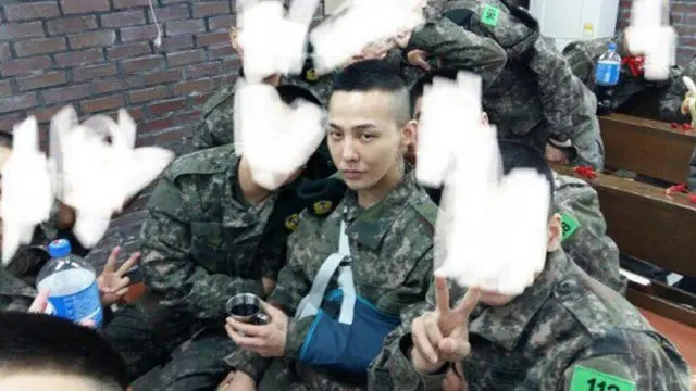 [Bintang] Jalani Wajib Militer, G-Dragon Kebanjiran Pujian dari Joo Won