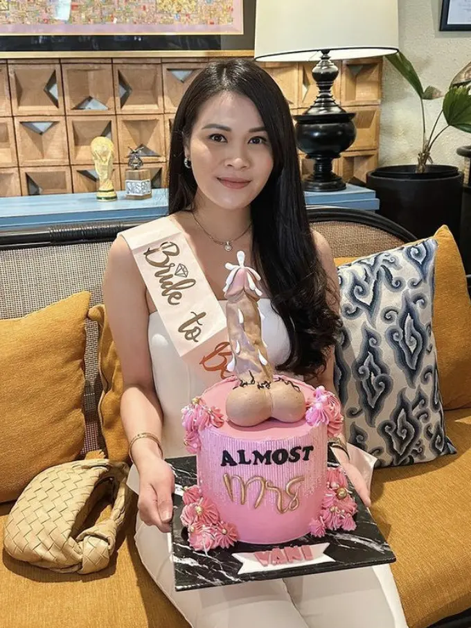 Chen Giovani, Calon Menantu Hotman Paris saat Pesta Lajang