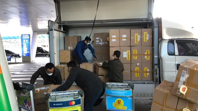 Stok masker tiba di Korea Selatan untuk dibagikan kepada WNI melalui KBRI Seoul.
