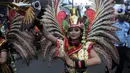 Peserta pawai Bogor Street Festival Cap Go Meh (CGM) 2020 yang digelar di Jalan Surya Kencana, Kota Bogor, Jawa Barat, Sabtu (8/2/2020). Festival bertema "Ajang Budaya Pemersatu Bangsa" dimeriahkan 25 kelompok barongsai-liong dan beragam tarian daerah. (Liputan6.com/Helmi Fithriansyah)