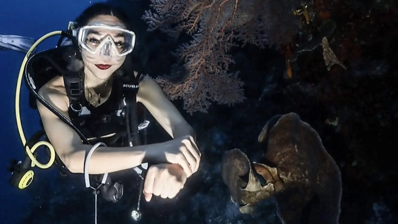 Artis yang senang diving