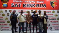 Pemuda 18 tahun ini ditangkap polisi setelah adanya laporan dari orang tua korban atas nama Taufik (43) warga Kecamatan Teluk Nibung, Tanjung Balai.