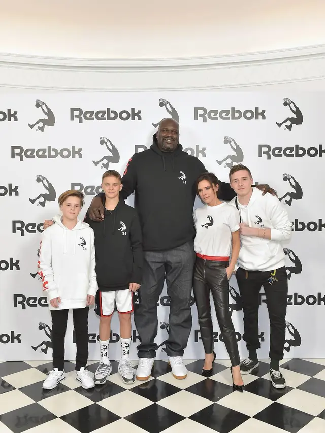 Kaos Siluet Ikonik Bintang Basket Shaquille O'neal dari Koleksi Terbaru Reebok dengan Victoria Beckham
