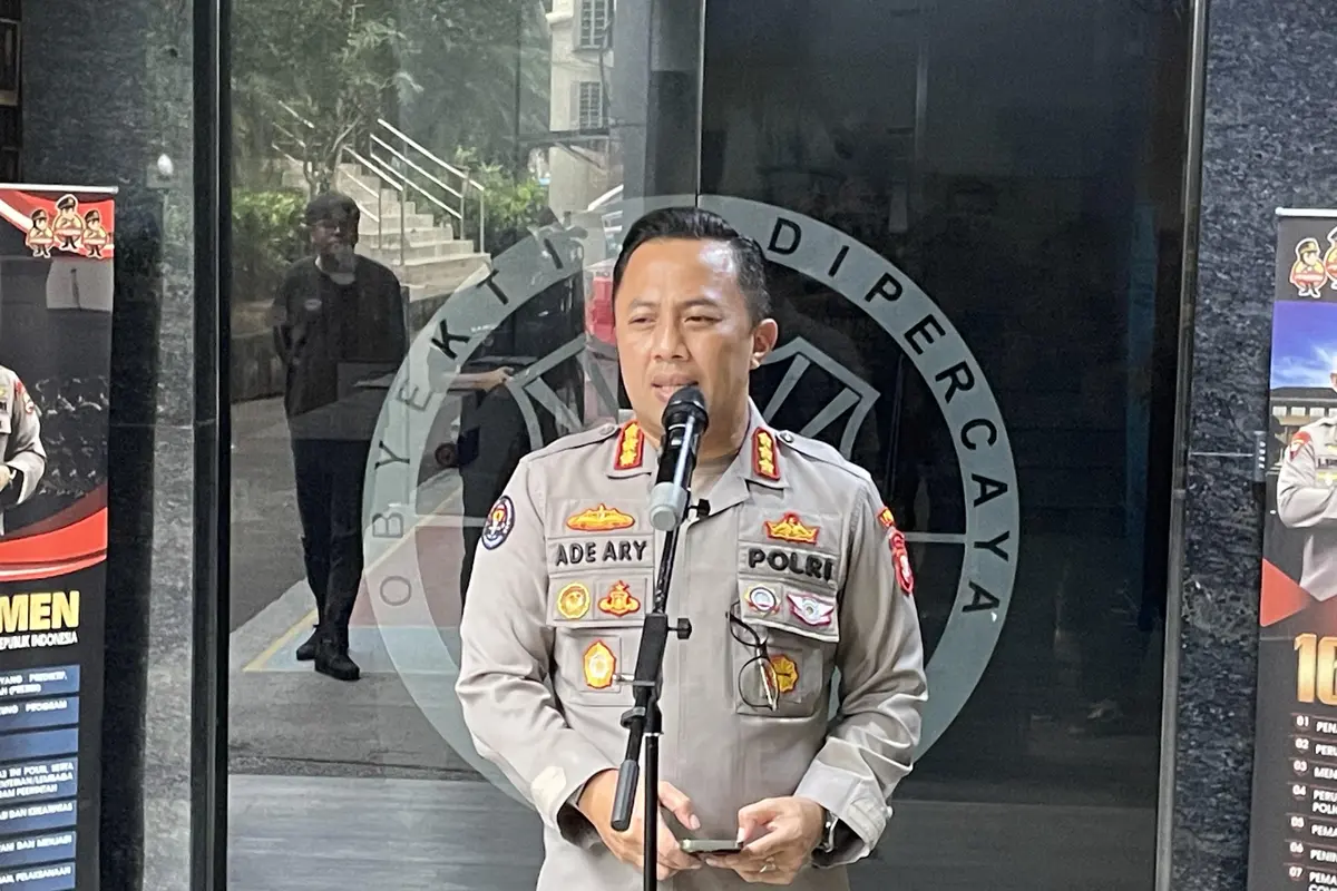 Kabid Humas Polda Metro Jaya Kombes Ade Ary Syam Indradi menjelaskan bahwa Selebgram Siskaeee melakukan berbagai upaya untuk melarikan diri dari kejaran petugas kepolisian.