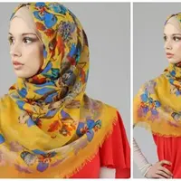 Hijab motif floral. (via: hijabtren.com)