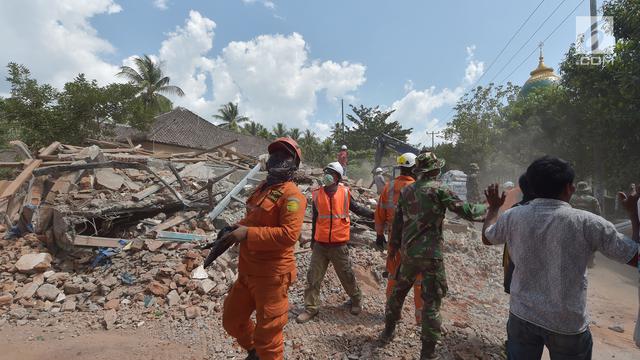 Kepanikan Warga Saat Gempa Susulan Di Lombok Berkekuatan 6,2  Skala Richter