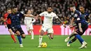 Laga Real Madrid kontra Sevilla berlangsung cukup ketat. (JAVIER SORIANO/AFP)