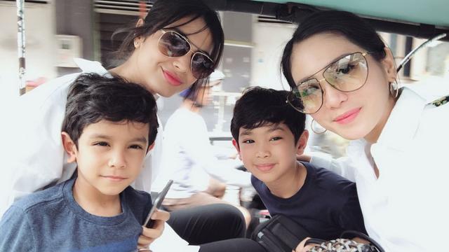 7 Potret Kebersamaan Bunga Zainal dan Anak Sambungnya, Bak Kakak Adik