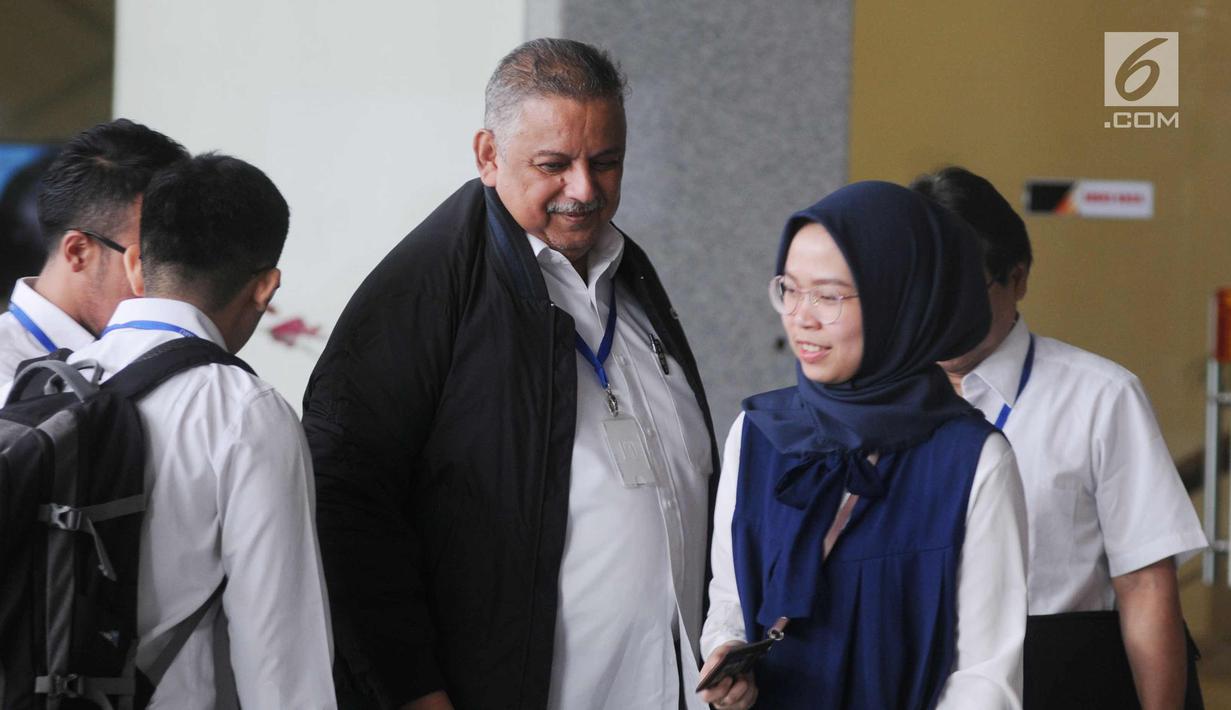 Direktur Utama PT Perusahaan Listrik Negara (PLN) Sofyan Basyir bersiap menemui pimpinan KPK, Jakarta, Kamis (22/3). Pertemuan dengan pimpinan KPK koordinasi terkait pencegahan korupsi instansi PLN. (Merdeka.com/Dwi Narwoko)