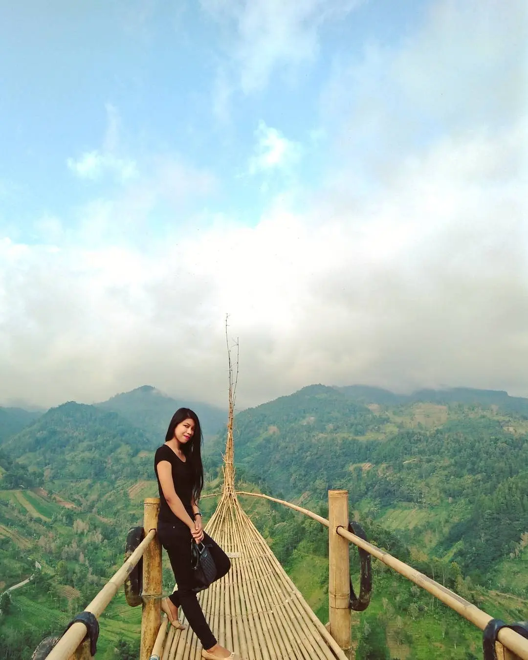 Wisata Alam Rumah Pohon Banyu Anyep, Karanganyar, Jawa Tengah. (Sumber Foto: liayulia4316/Instagram)
