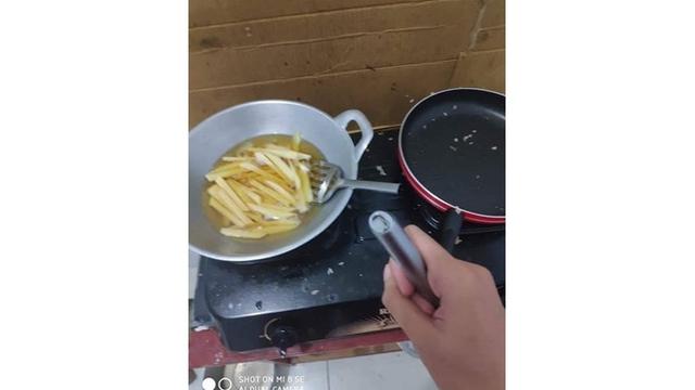 6 Momen Apes Saat Memasak Ini Bikin Tepuk Jidat