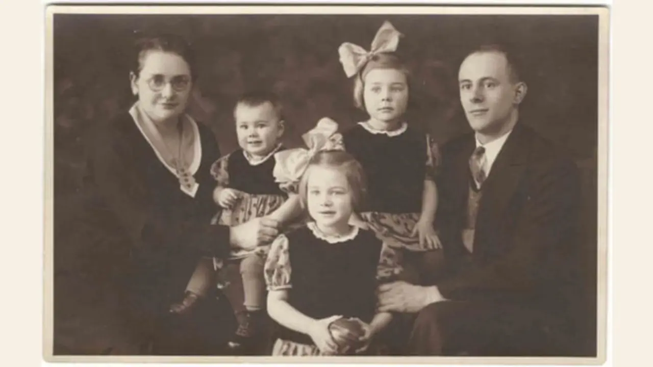 Wilhelm Hamelmann bersama istri pertamanya dan tiga anak mereka. (Lilli Heinemann)