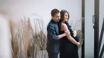 Ini saat Raditya Dika dan Anissa Aziza sedang menjalankan photoshoot dengan Imagenic. Prosesi foto ini dilakukan beberapa hari Anissa melahirkan. (Liputan6.com/IG/@anissaaziza)