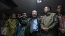 Menko Maritim Rizal Ramli memberi paparan saat 'Malam Budaya Menyongsong Badan Otorita Danau Toba' di Jakarta, Rabu (25/5). Acara itu untuk memperkenalkan badan otorita yang dibentuk untuk mempercepat pengembangan Danau Toba. (Liputan6.com/Faizal Fanani)