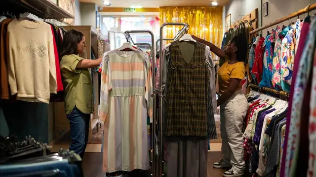 Ingin Membuka Bisnis Thrift Shop? Pelajari Dulu Plus Minusnya! (Foto dok : Freepik/freepik)