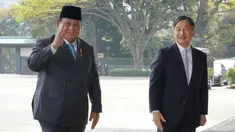 Presiden Republik Indonesia Prabowo Subianto (kiri) disambut oleh Kaisar Jepang Naruhito di Istana Kekaisaran, Tokyo, pada Senin 30 Maret 2026. Hari ini, Senin (30/3/2026), Presiden Prabowo Subianto menemui Kaisar Naruhito di Istana Kekaisaran, Tokyo. (Kazuhiro NOGI/AFP)