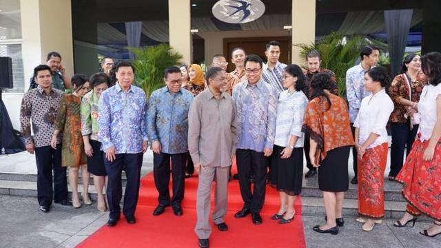 Presiden Zanzibar Ali Mohammed Shein berkunjung ke pabrik Agar Swallow Indonesia. Foto: Liputan6.com