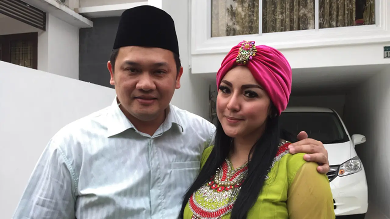 [Bintang] Farhat Abbas dan Regina Andriane Saputri