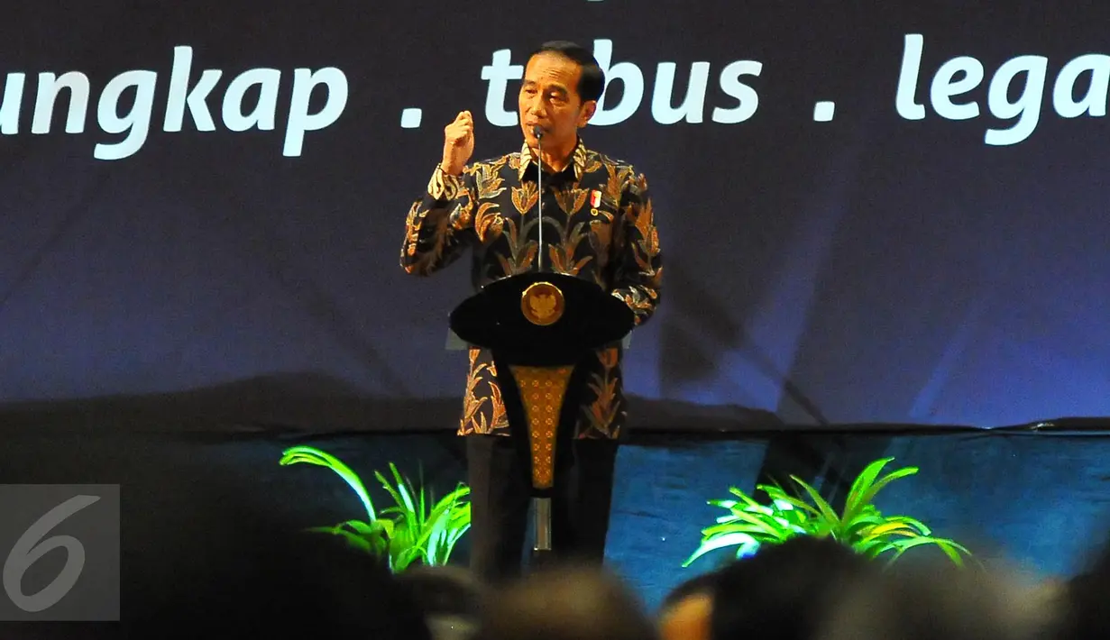 Presiden Joko Widodo (Jokowi) memberikan sambutan saat farewell atau perpisahan dengan program pengampunan pajak atau tax amnesty di Jakarta, Selasa (28/2). Penerimaan tax amnesty hingga hari ini telah mencapai Rp 112 triliun.(Liputan6.com/Angga Yuniar) 
