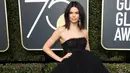Tak seperti biasanya, penampilan Kendall saat hadir di Golden Globe 2018 kemarin justru menjadi bahan pembicaraan publik. Wajah Kendall yang biasanya mulus, kini dipenuhi dengan jerawat. Ada apa ya? (Foto: AFP)