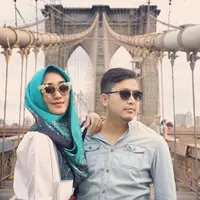 Sebelum Gugatan Cerai, Ini Liburan Mesra Dian Pelangi dan Suami. (Foto: Instagram @tito.haris, Desain: Muhammad Iqbal Nurfajri/Bintang.com)