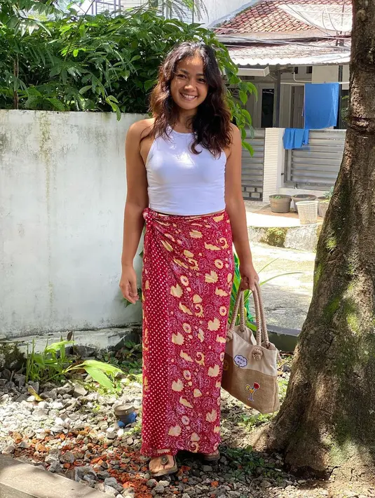 Tak lupa Nirina Zubir menyampaikan ucapan terima kasihnya kepada banyak teman dan kerabat yang sudah memberikan dukungan, baik ucapan ataupun yang mengirimkan makanan selama ia menjalani isolasi mandiri di rumah. (Instagram/Nirinazubir_)