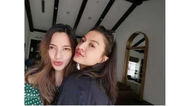 4 Potret Pesona Nia Ramadhani Saat Bertemu Raline Shah, Disebut High Class Woman dari Netizen