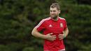 Pemain Wales, Sam Vokes terlihat santai mengikuti latihan bersama timnya di OSEC Stadium, Dinard, Lyon, Prancis. (5/7/2016). (REUTERS/Stephane Mahe)